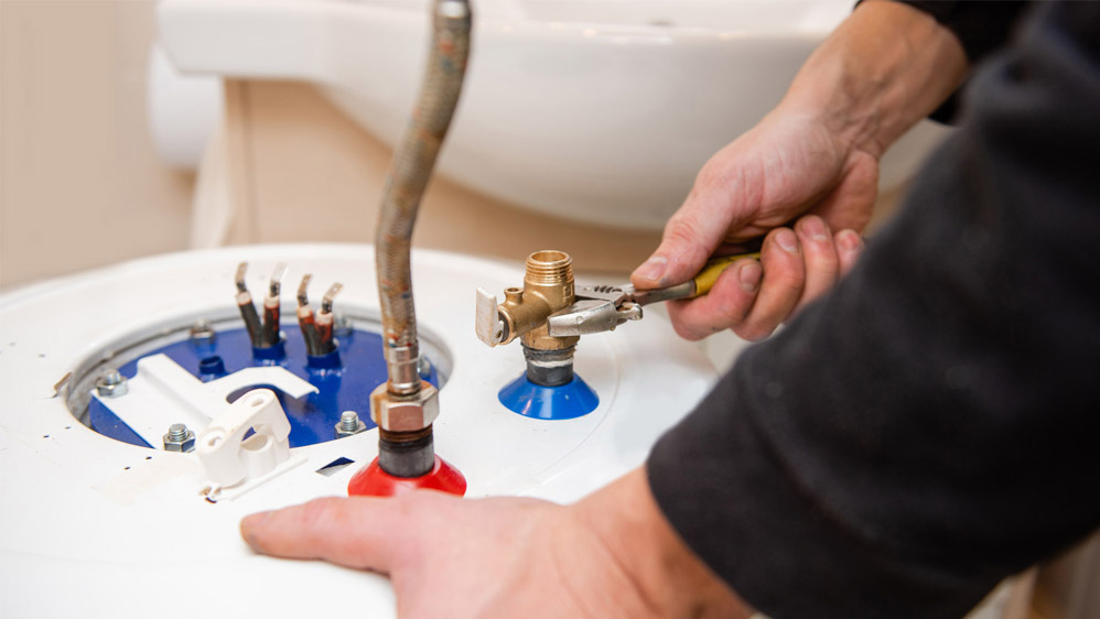 Water Heater Maintenance in Flor del Rio